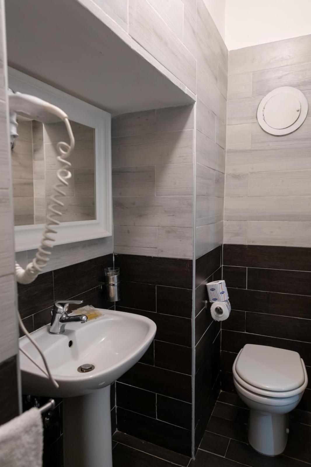 Toledo Road 429 Otel Napoli Dış mekan fotoğraf